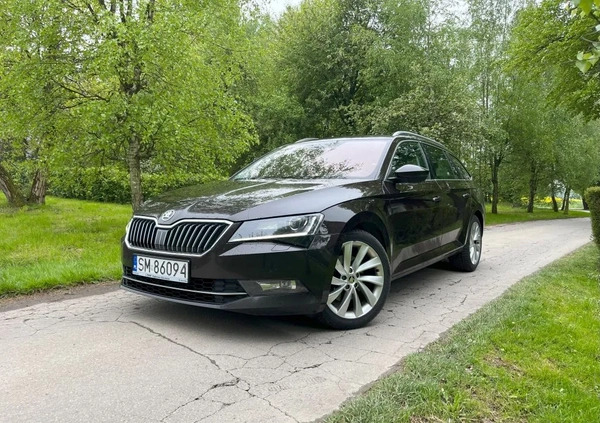 Skoda Superb cena 72000 przebieg: 152000, rok produkcji 2017 z Biała małe 56